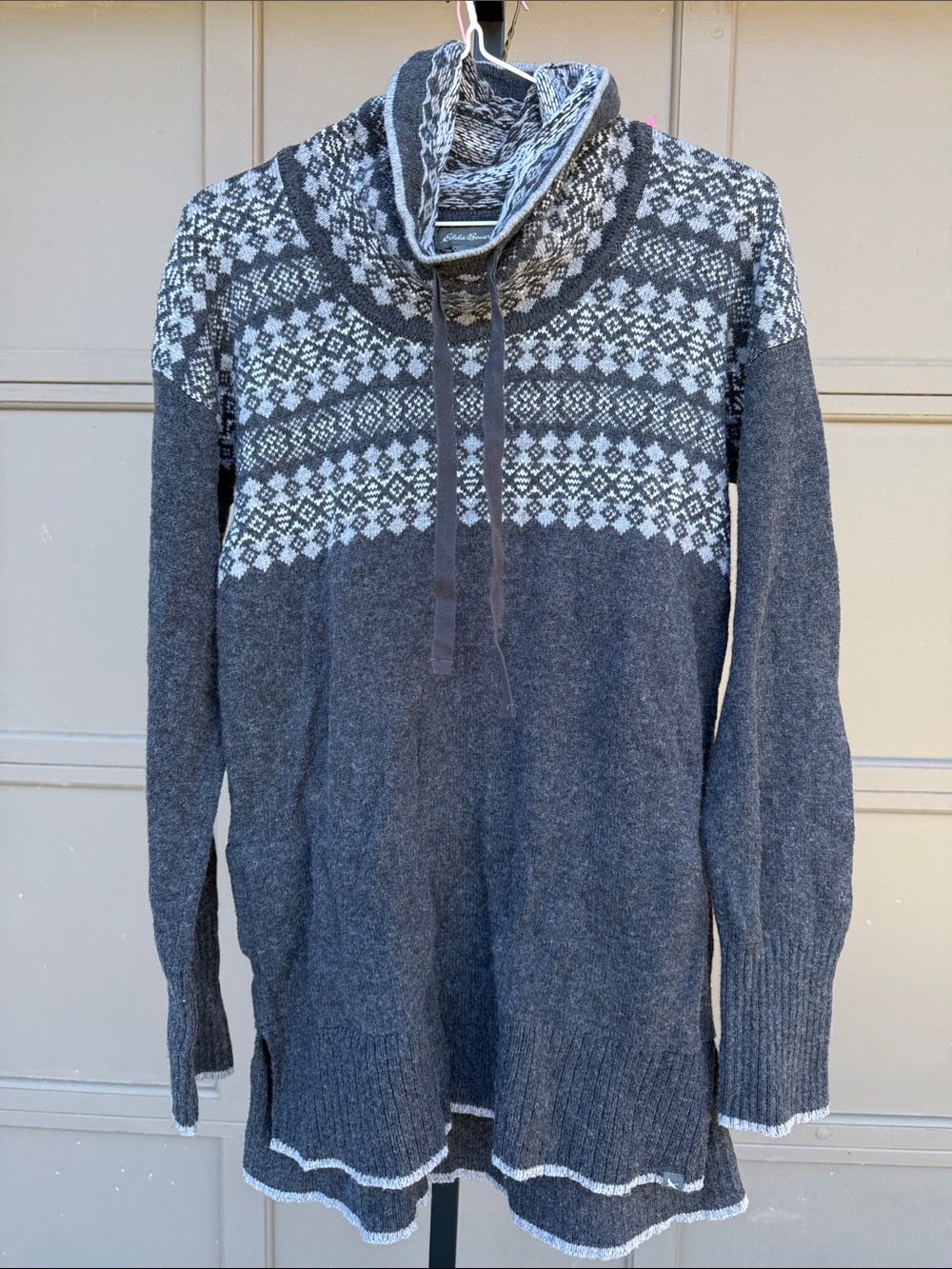 Eddie Bauer Gray and White Patterned Crewneck Pullover